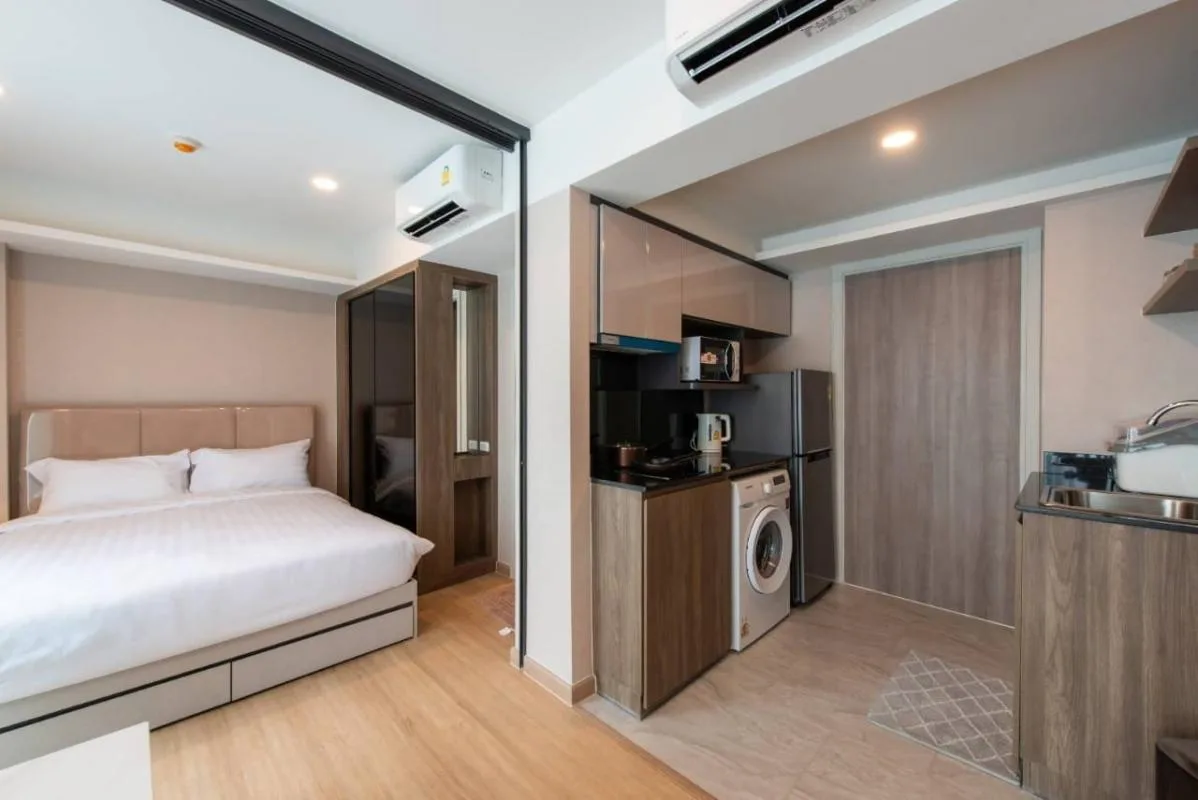 Lloyd Soonvijai-thonglor — photo 8