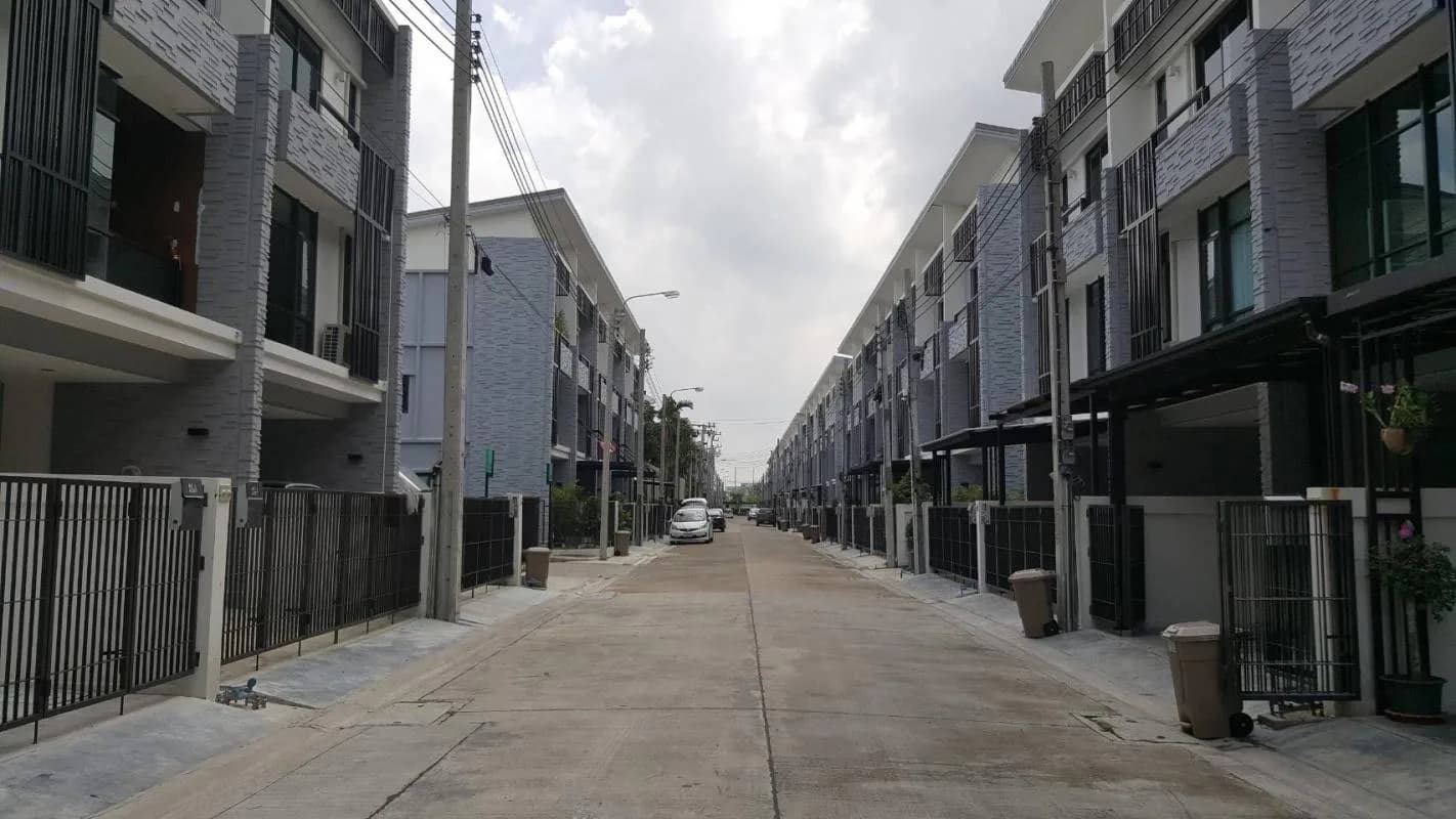 Townhome — photo 3