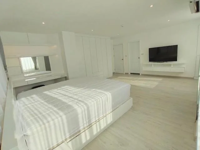Silom Condominium — photo 10