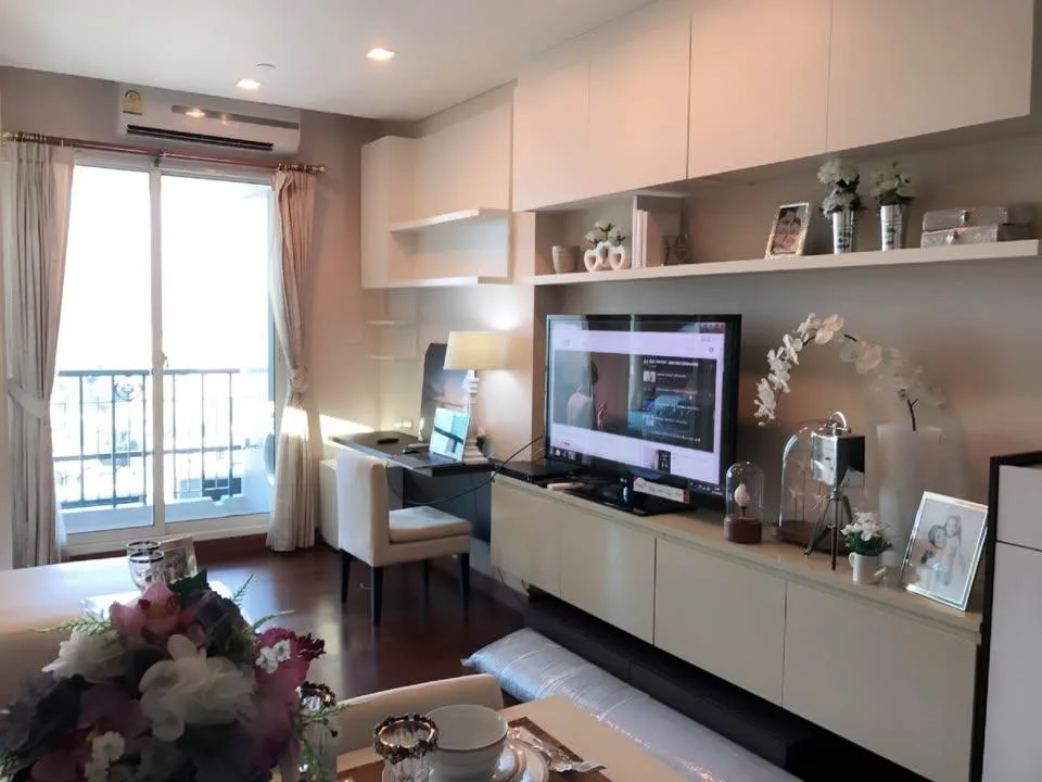 Ivy Thonglor — photo 1