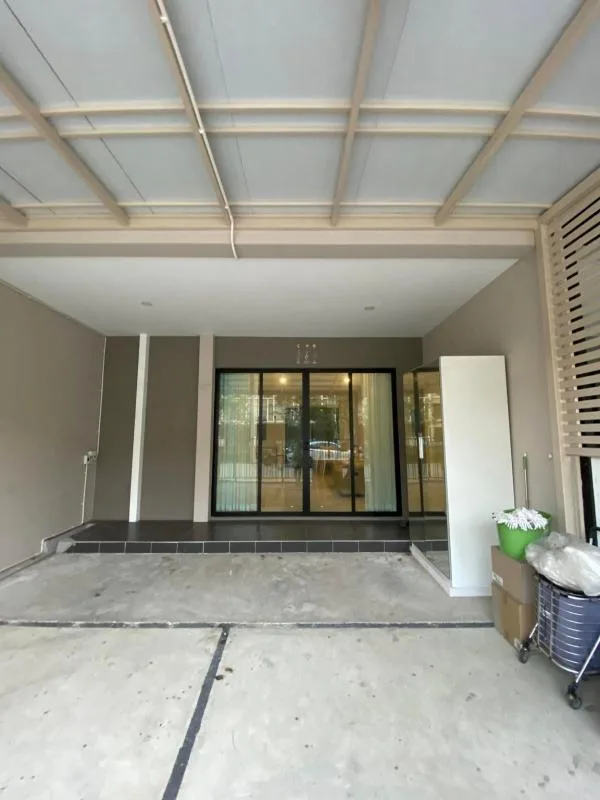 Patio Srinakarin - Rama 9 — photo 1