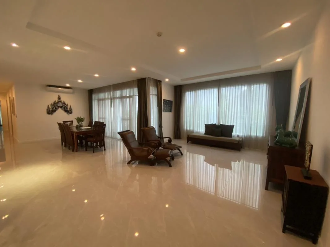 The Verandah - Sukhumvit Soi 23 — photo 1