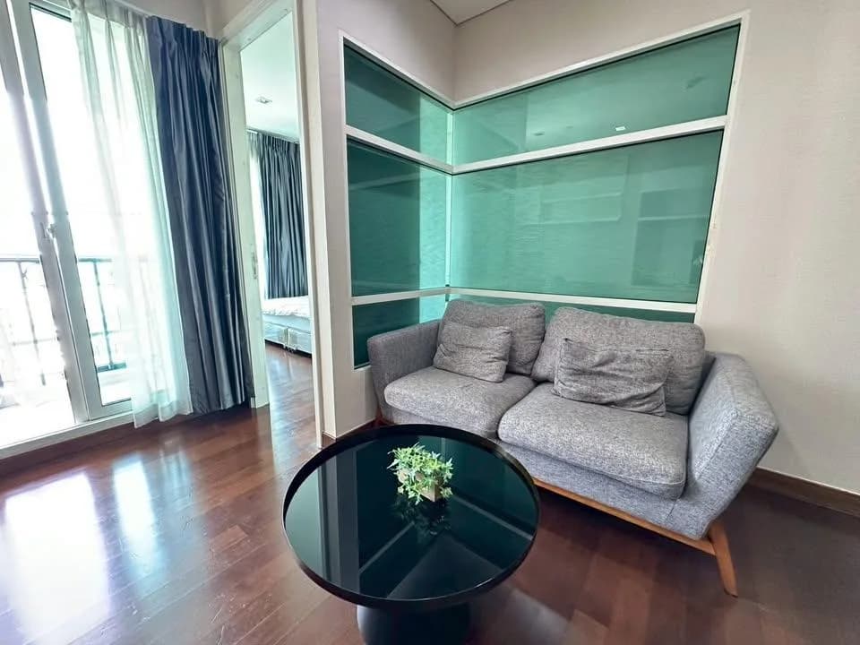Ivy Thonglor — photo 1