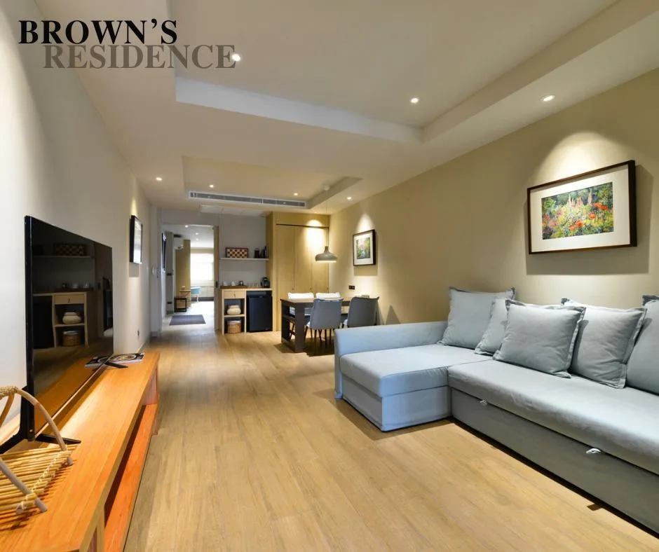 Brown's Residence — photo 1