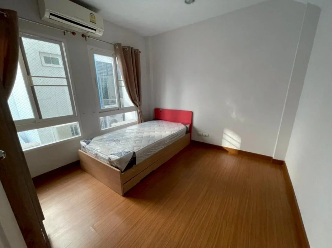 Baan Klang Krung Sathon - Charoenrat — photo 13