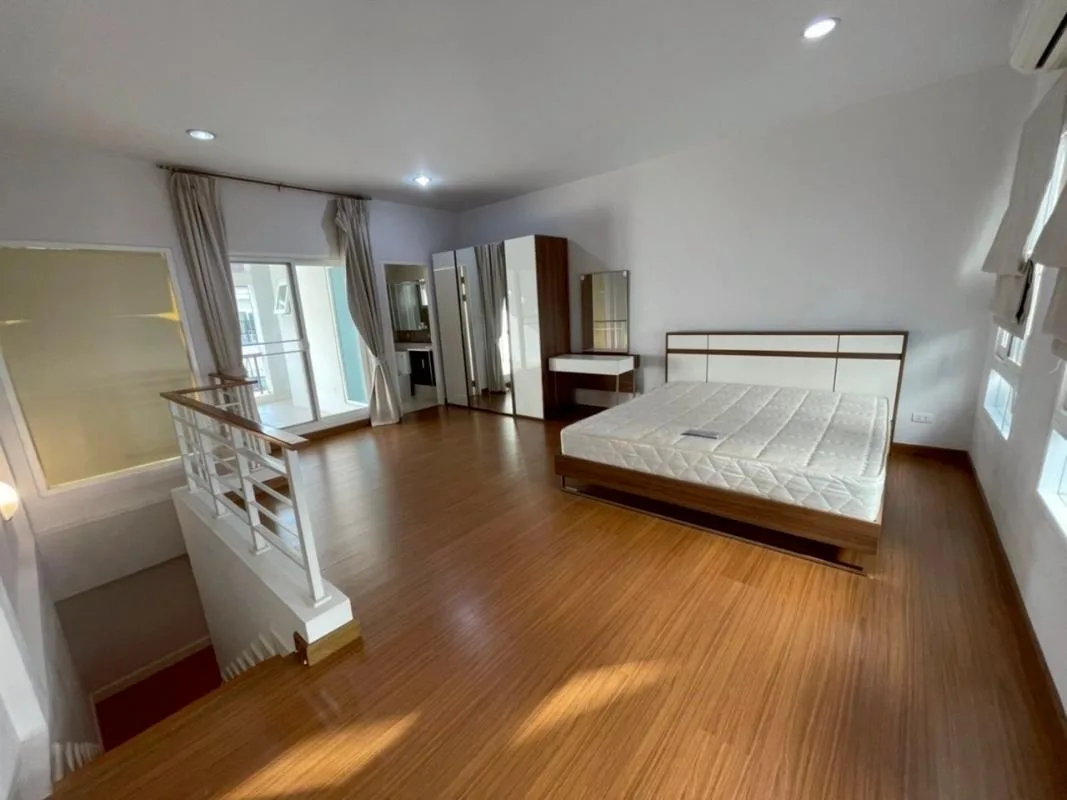 Baan Klang Krung Sathon - Charoenrat — photo 9