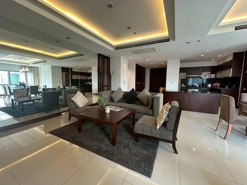 Royal Residence Park — photo 1