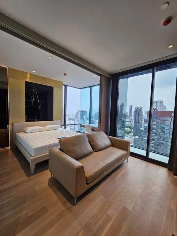 Ashton Silom — photo 1