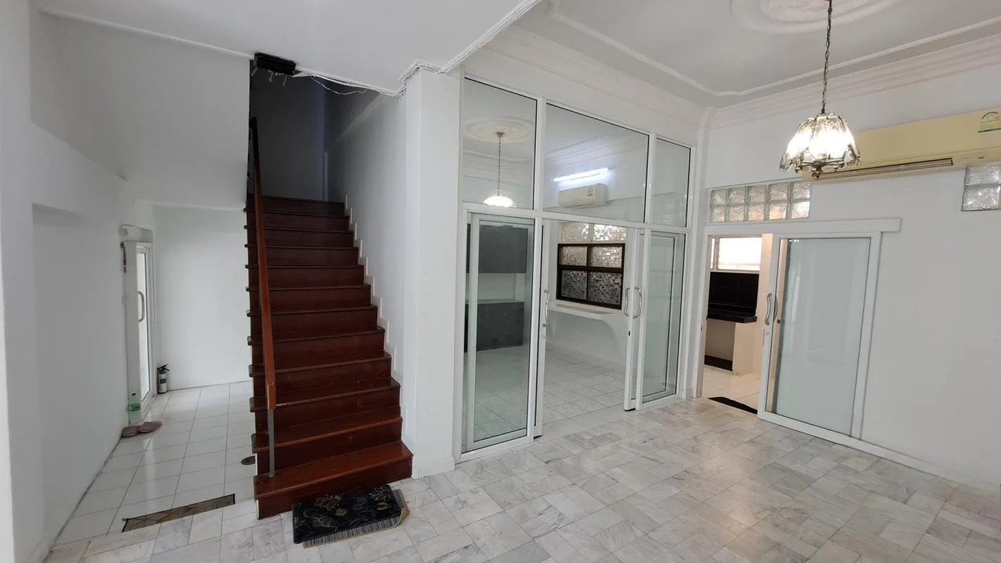 Townhouse Soi Prasoet Di — photo 9