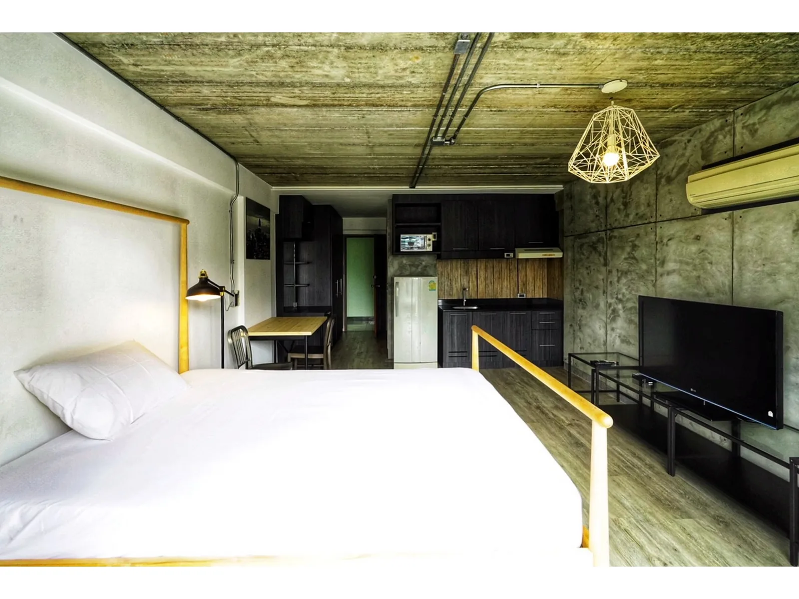 Raintree Villa — photo 3