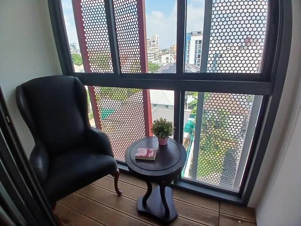Taka Haus Ekamai 12 — photo 13
