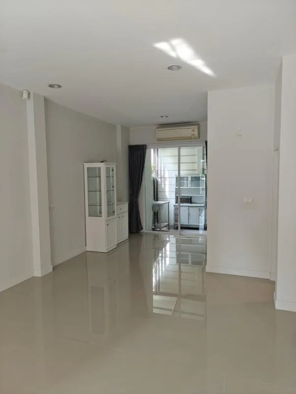 Baan Klang Muang Ladprao 71 — photo 9