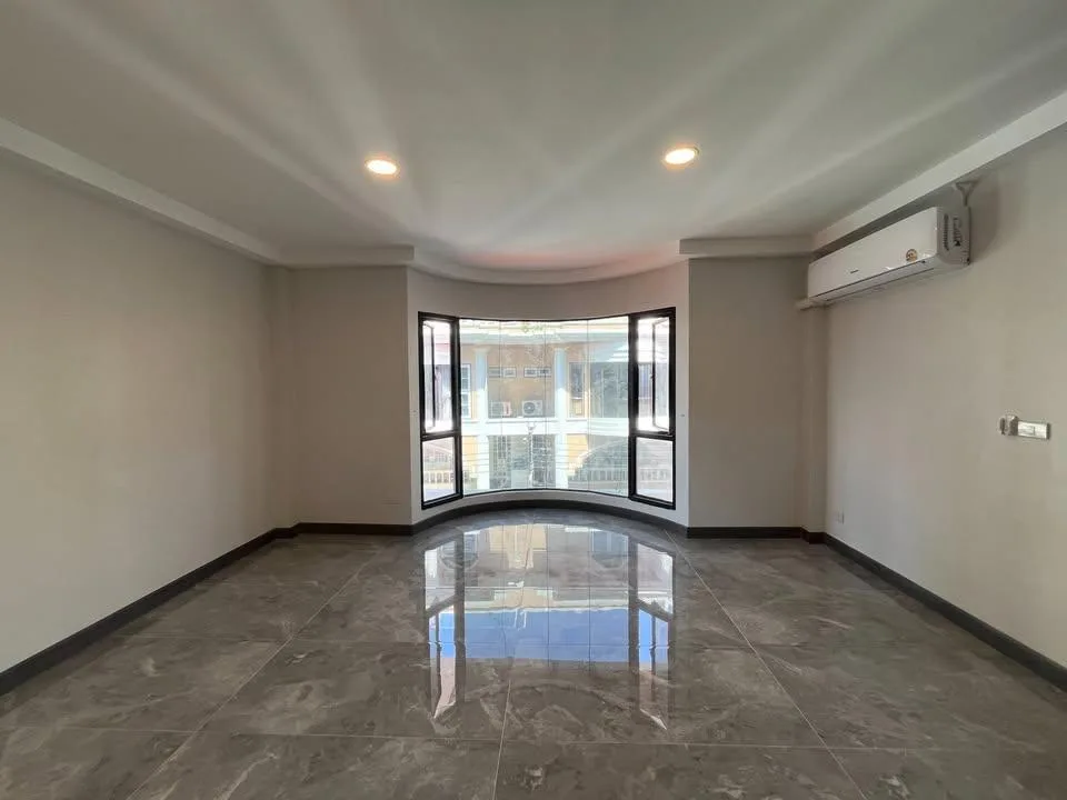 White Mansion — photo 11