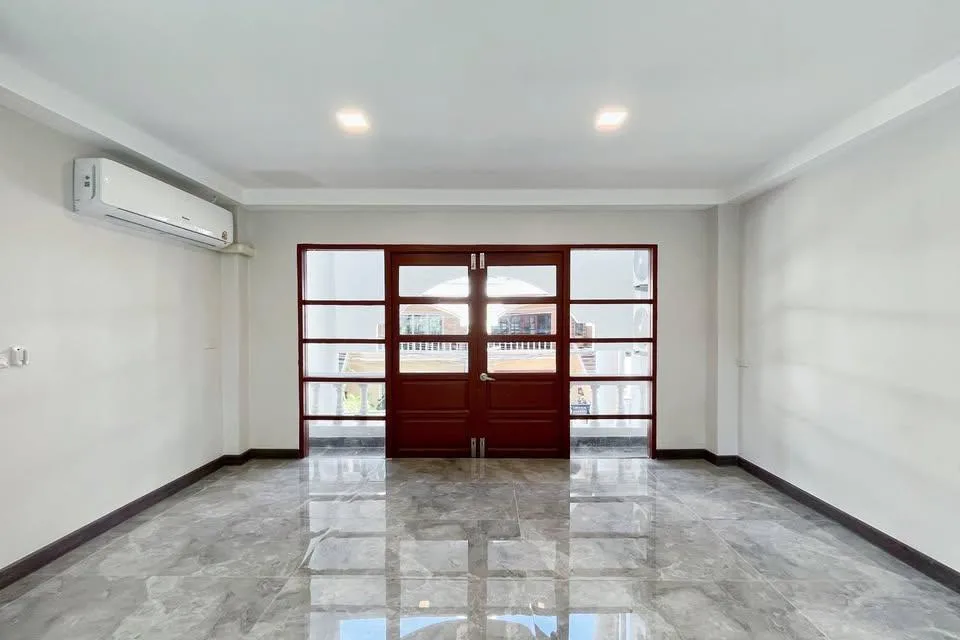 White Mansion — photo 12