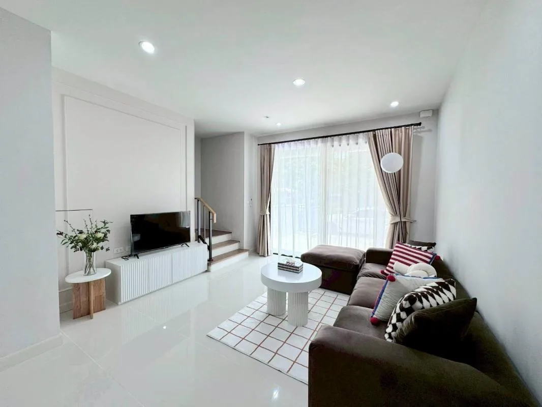Townhome — photo 1