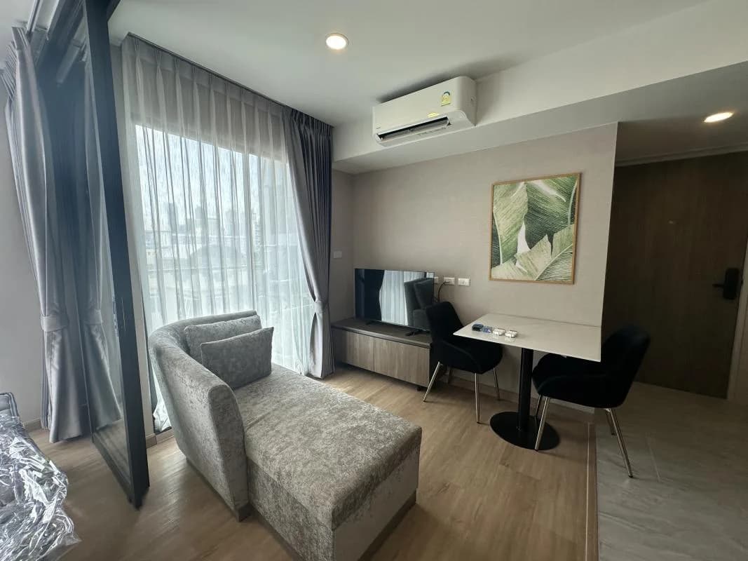 Lloyd Soonvijai-thonglor — photo 1