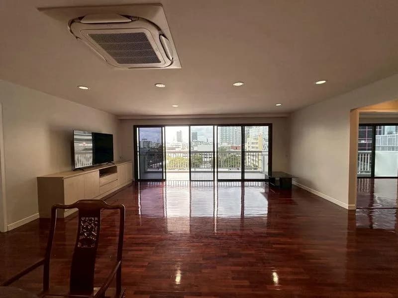 The Waterford Park Sukhumvit 53 — photo 1