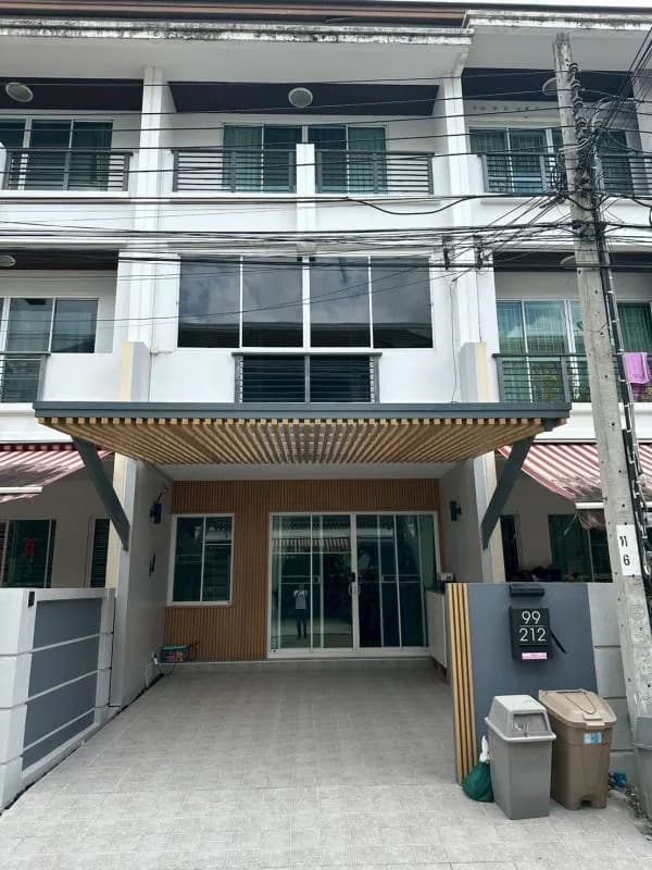 Baan Klang Muang Sathorn-taksin 2 — photo 1