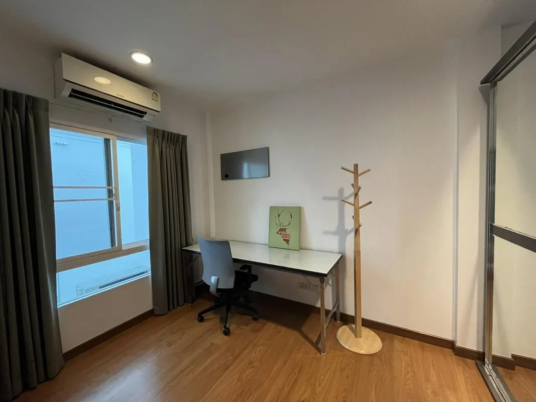 Baan Klang Muang Sathorn-taksin 2 — photo 11