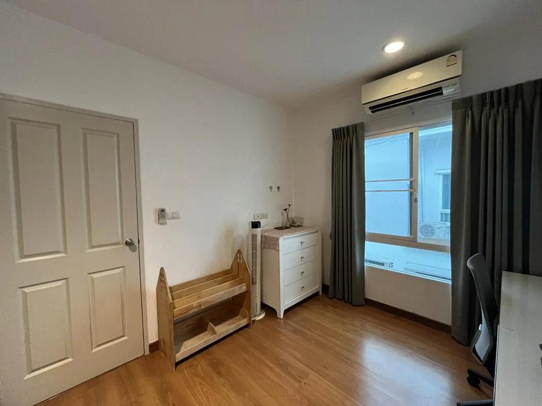 Baan Klang Muang Sathorn-taksin 2 — photo 13