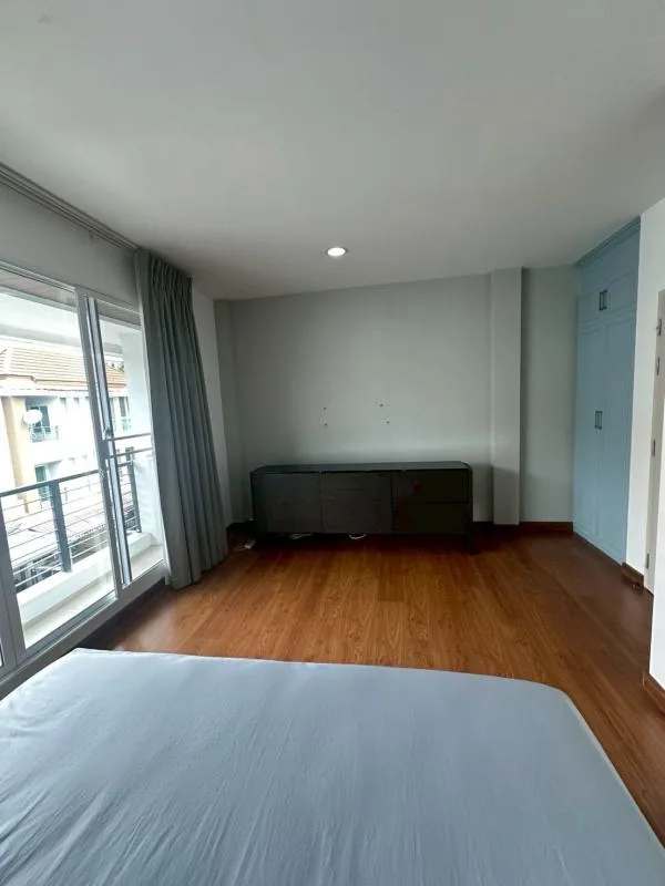 Baan Klang Muang Sathorn-taksin 2 — photo 9