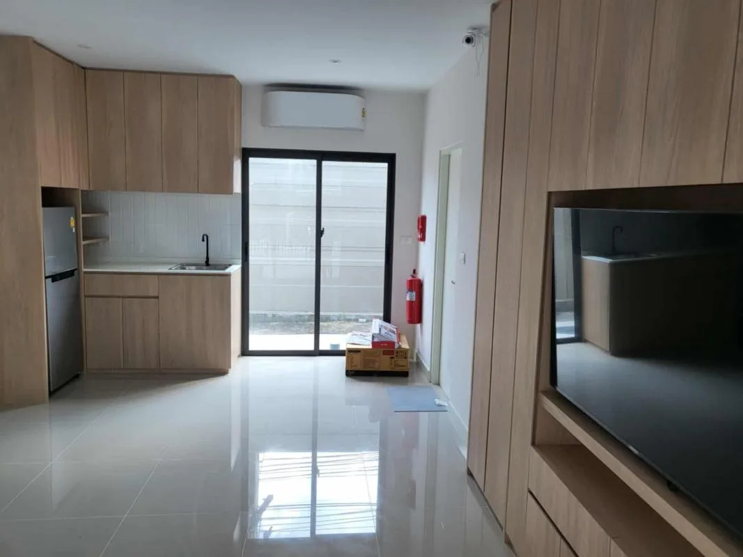 Baan Klang Muang Sukhumvit 77 — photo 2