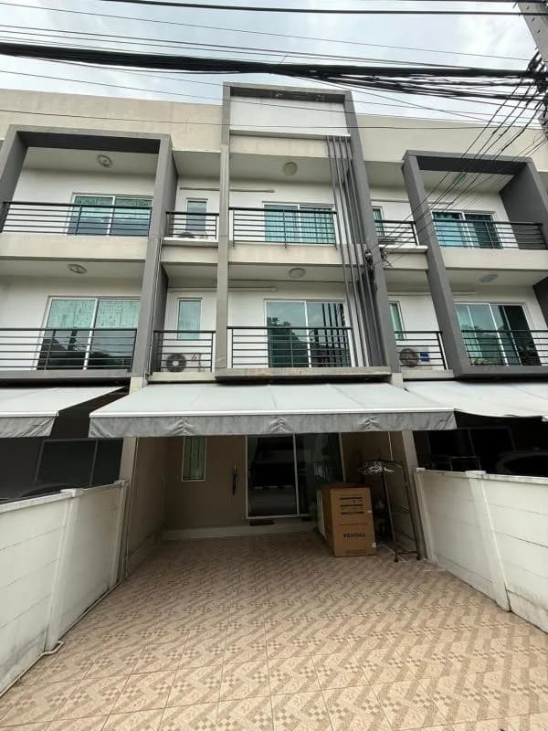 Baan Klang Muang Sukhumvit 77 — photo 17