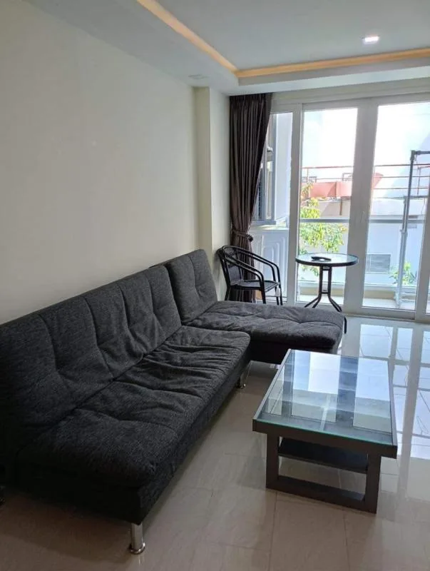 Grand Avenue Residence — photo 1