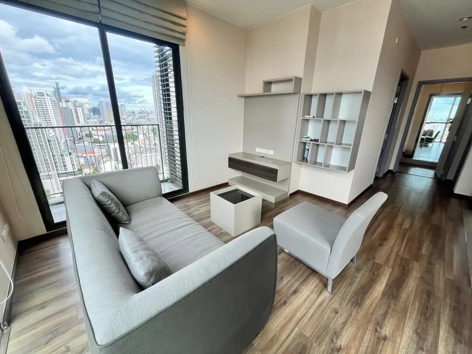 Teal Sathorn-taksin — photo 2