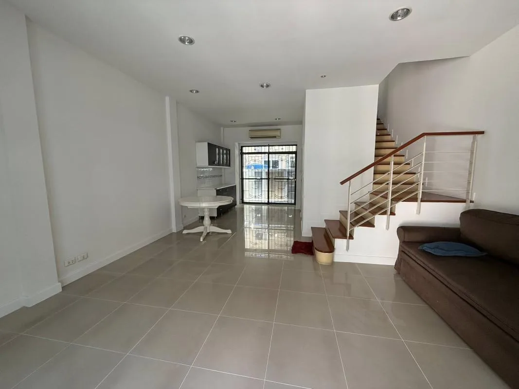 Baan Klang Muang Sathorn-Taksin 1 — photo 1