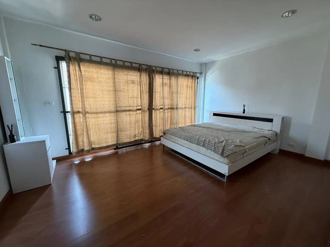 Baan Klang Muang Sathorn-Taksin 1 — photo 2