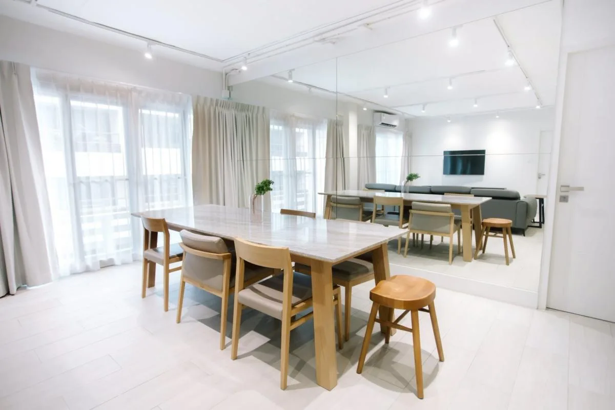 Navin Court — photo 1