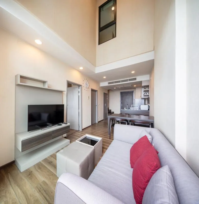 Teal Sathorn-taksin — photo 1