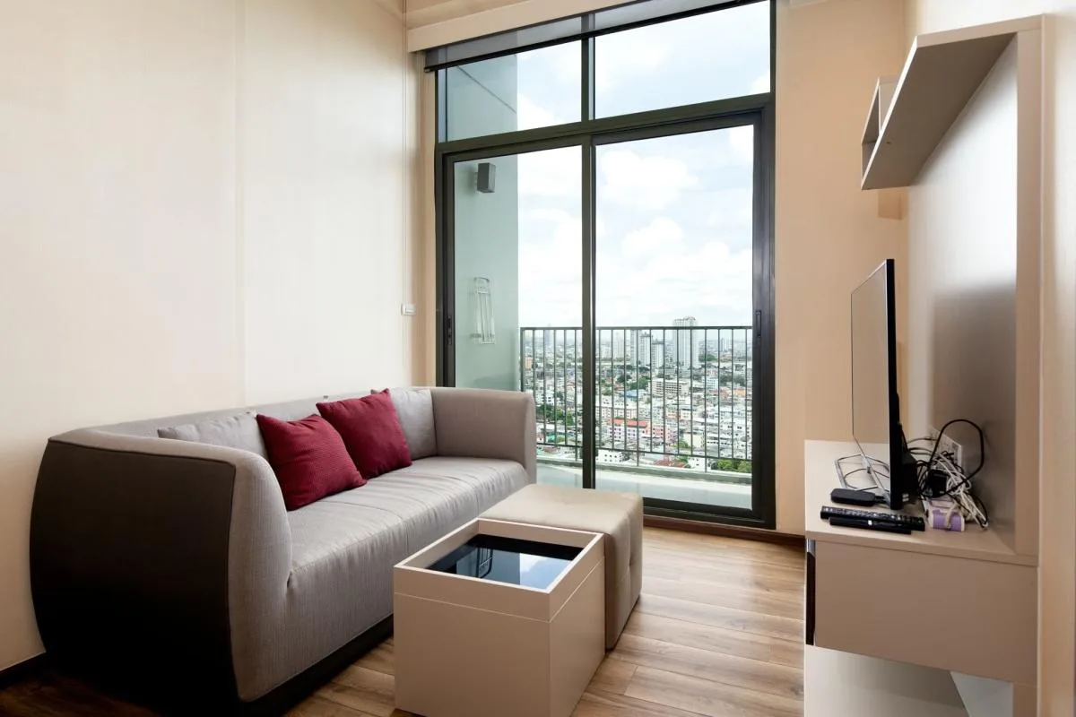 Teal Sathorn-taksin — photo 2