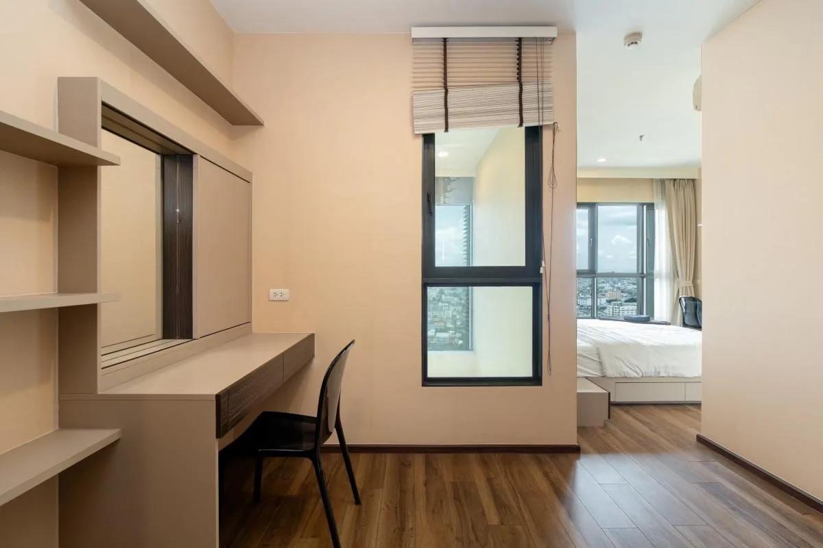 Teal Sathorn-taksin — photo 12