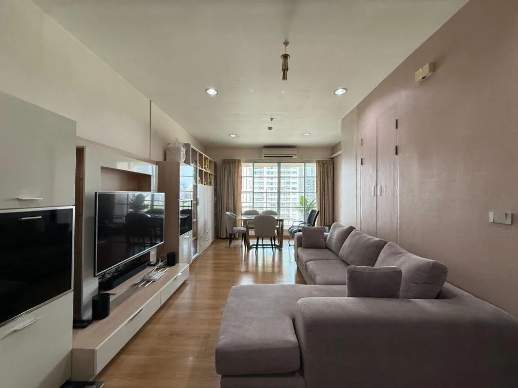 Baan Klang Krung Siam - Pathumwan — photo 1