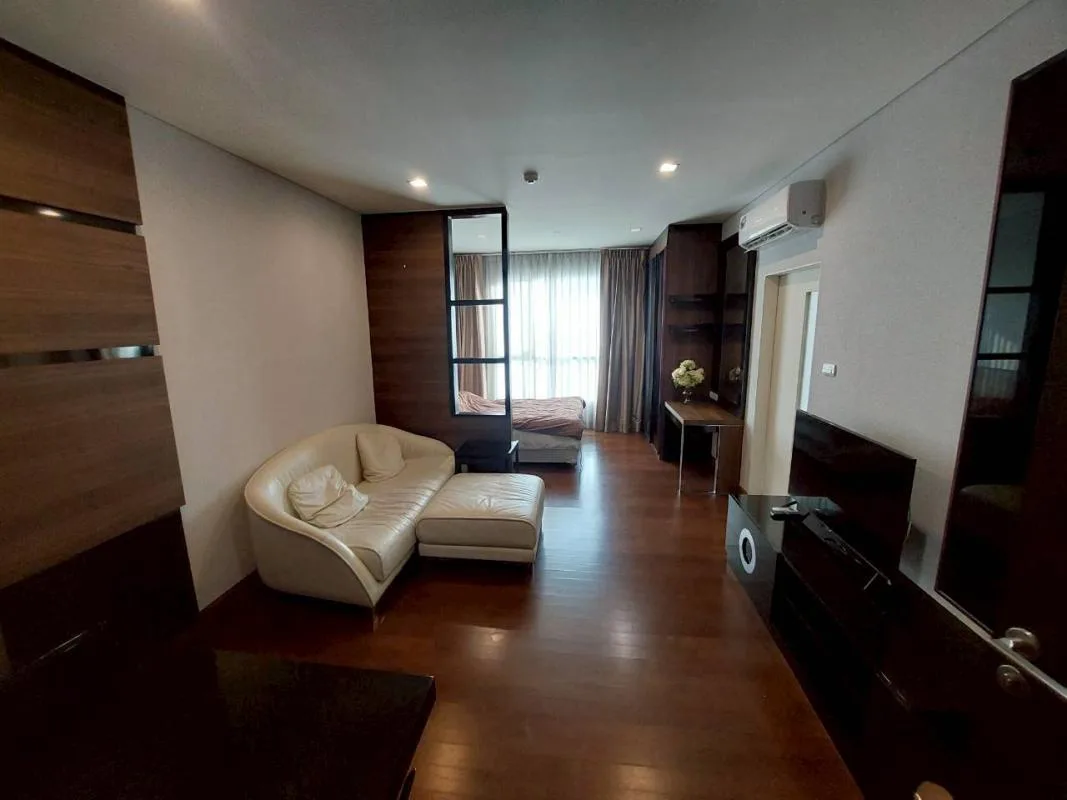 Ivy Thonglor — photo 1