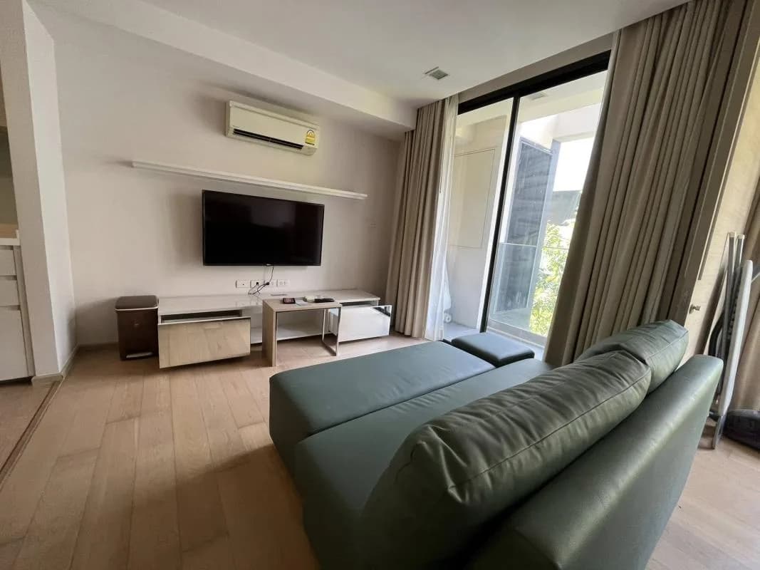 LIV@49 — photo 1