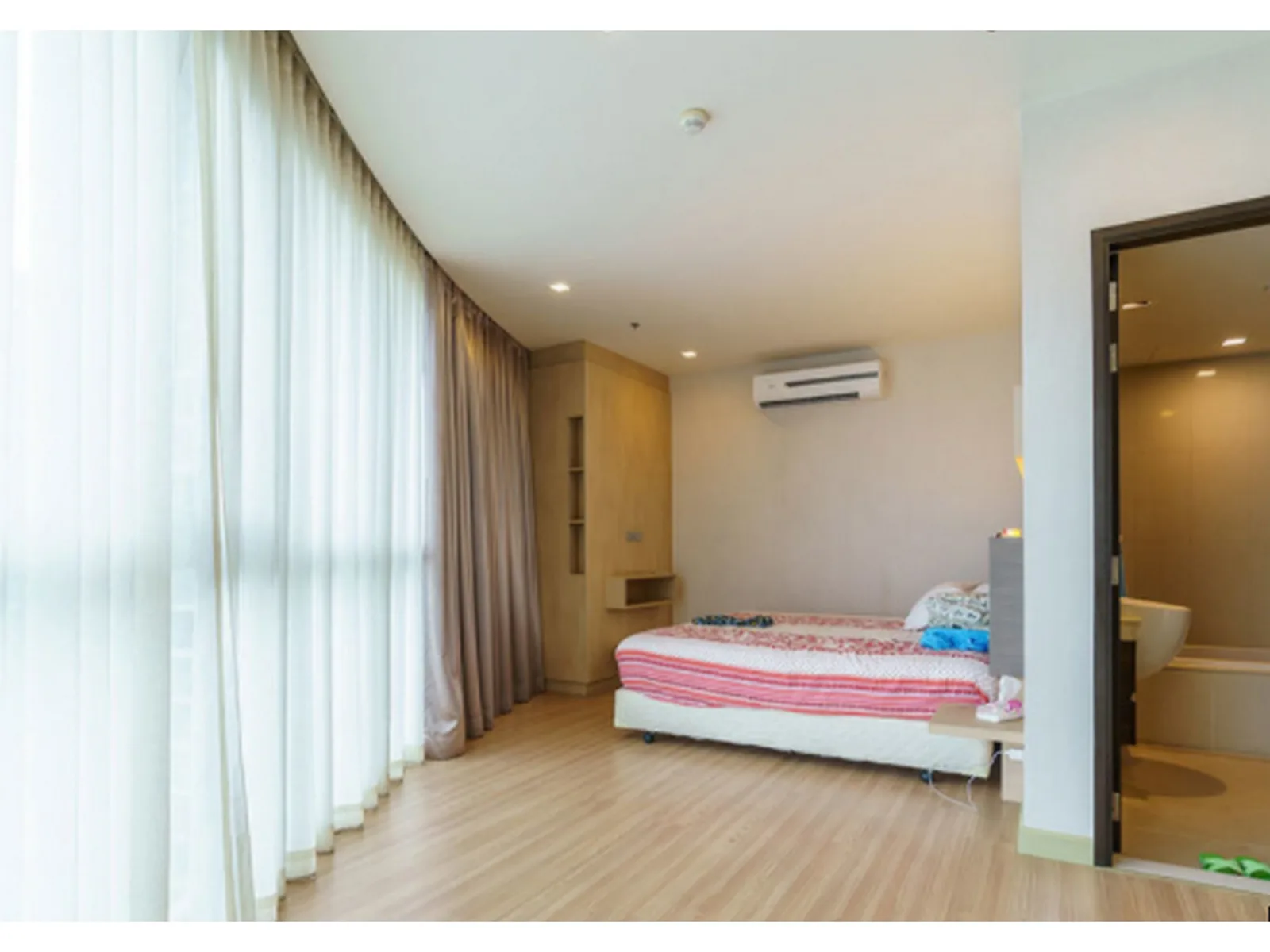 Sky Walk Condominium — photo 5