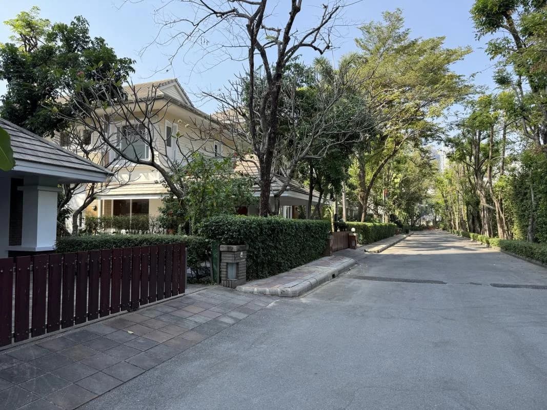 Sukhumvit 36 Garden Village — photo 1