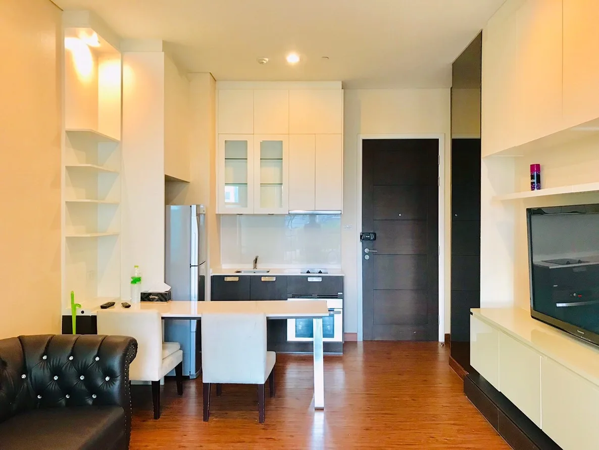 Ivy Thonglor — photo 2