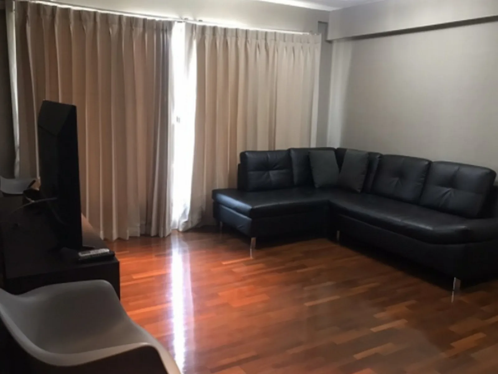 Navin Court — photo 1