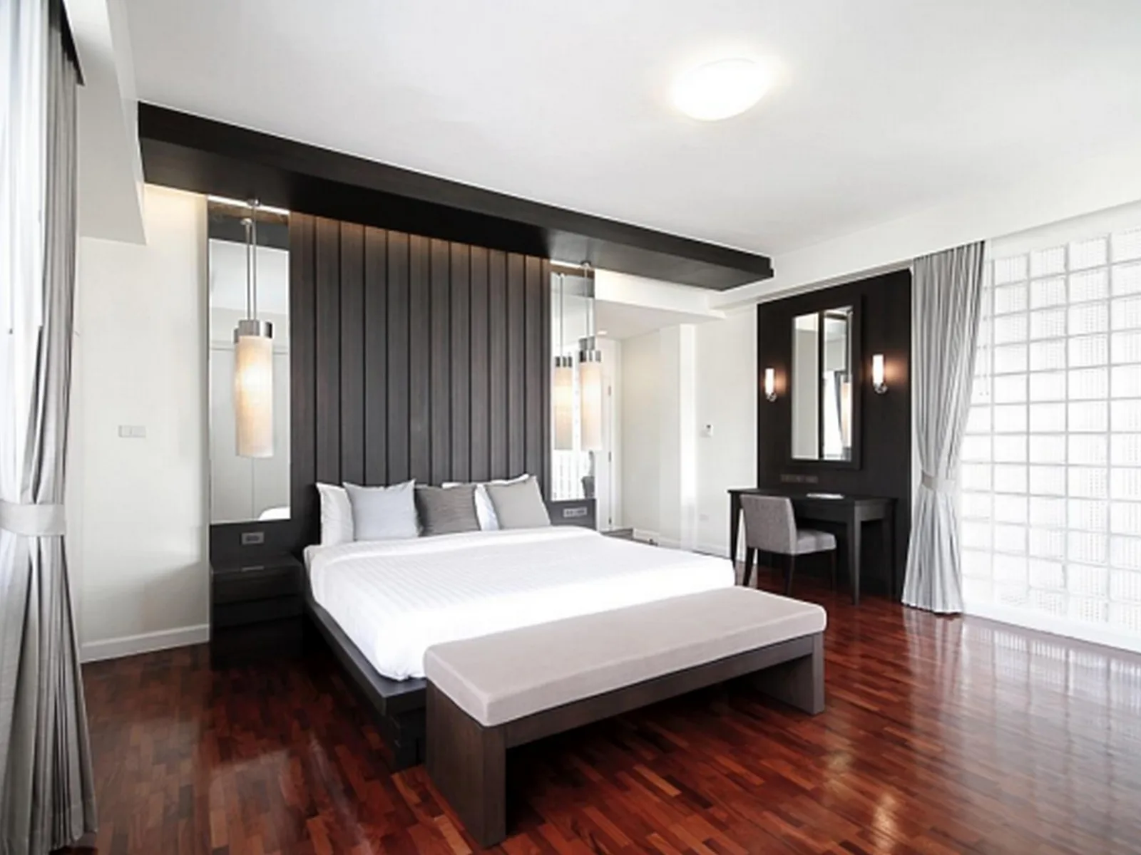 Krystal Court — photo 1