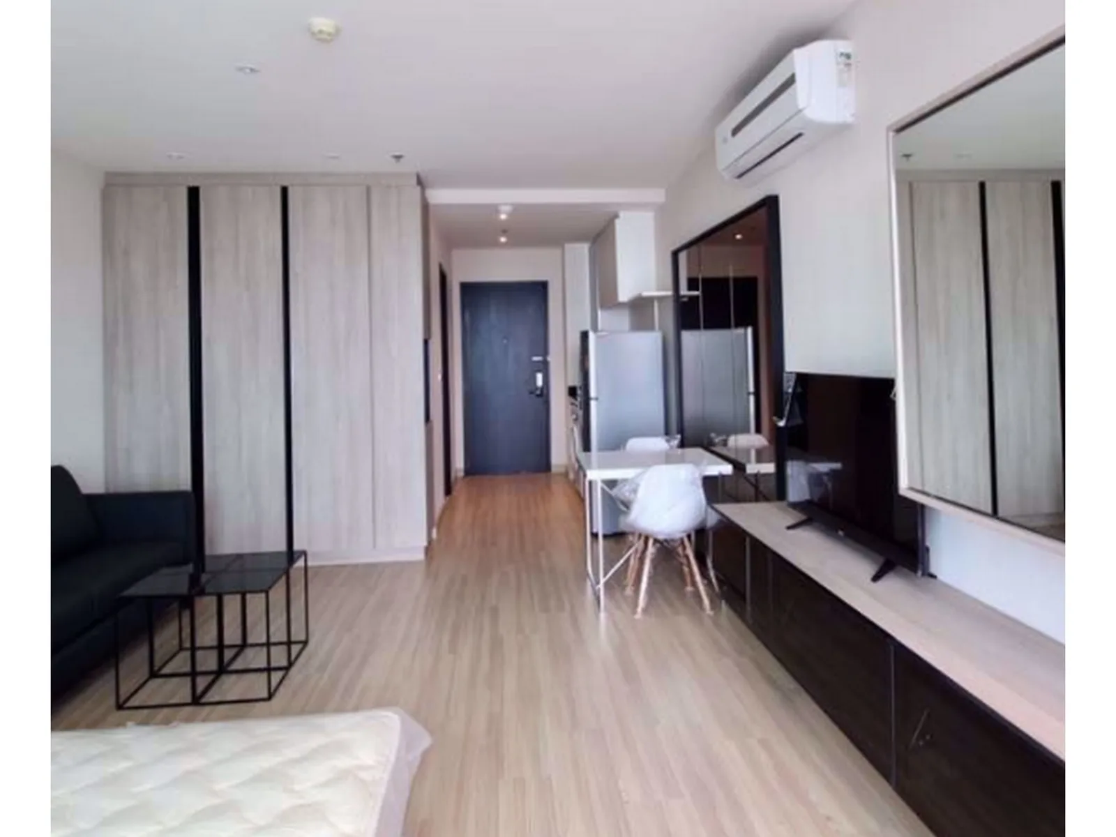 Sky Walk Condominium — photo 2