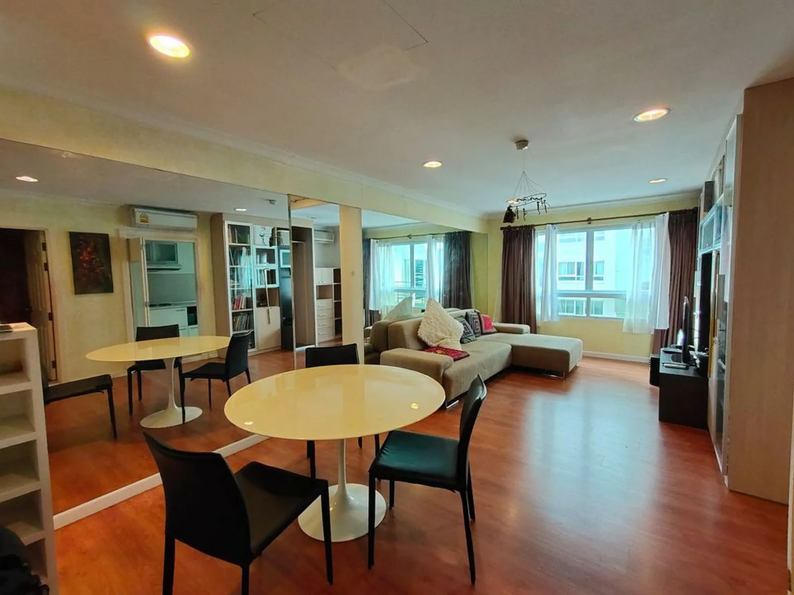 Lumpini Suite Sukhumvit 41 — photo 2