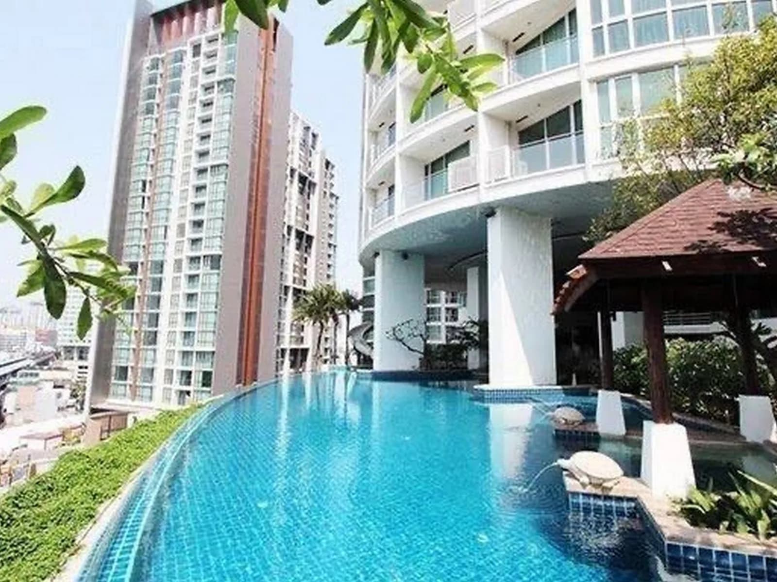 Sky Walk Condominium — photo 8