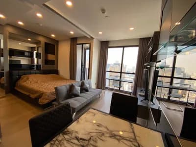 Ashton Chula - Silom