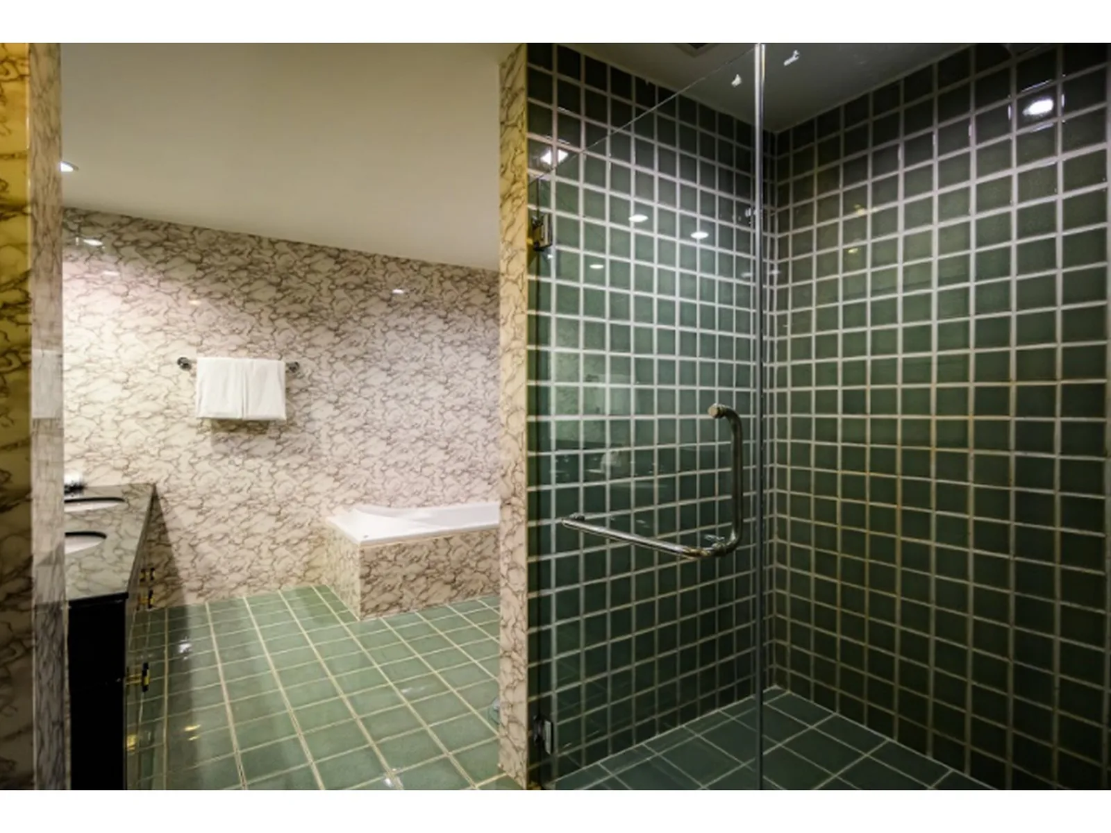 Benviar Tonson Residence — photo 11