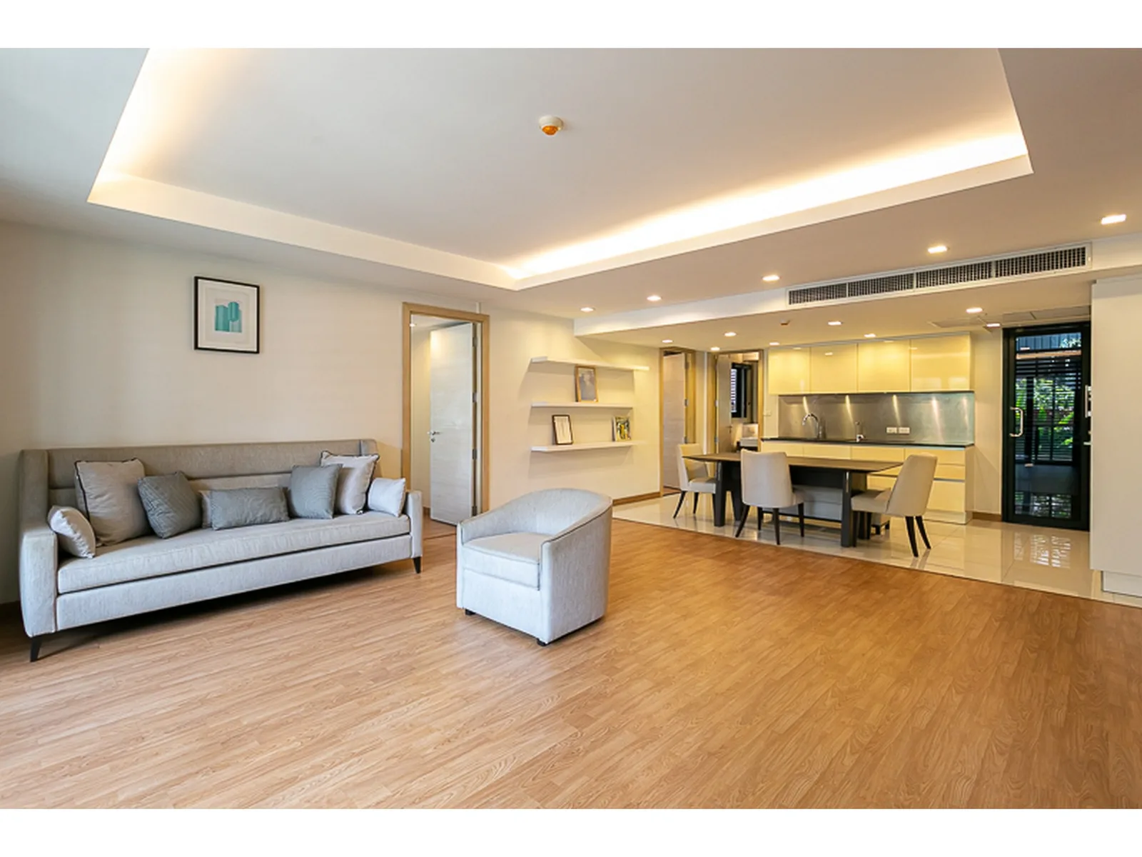 L8 Residence — photo 1