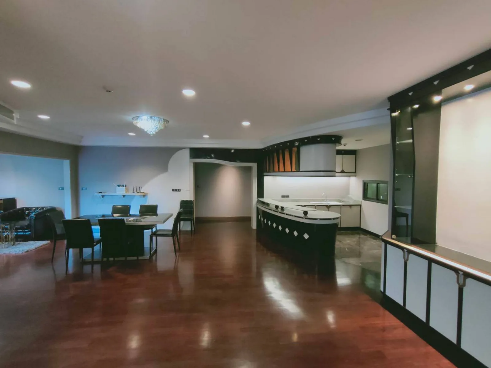 Tonson Court — photo 3